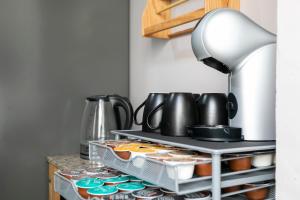 A kitchen or kitchenette at ✩direct beach location ✩ familyfriendly ✩ Netflix