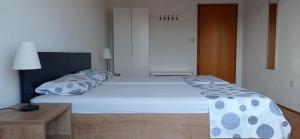 Posteľ alebo postele v izbe v ubytovaní Studio apartment with balcony