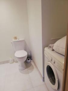 Zdjęcie z galerii obiektu Appartement 40m2 avec terrasse et vue superbe w mieście Theys