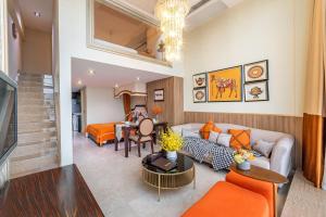 a living room with a couch and a table at WAIFIDEN Guangzhou Grand View Golden Palace Apartment in Guangzhou +71 photos