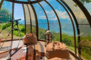 un observatorio de vidrio con una cámara y un telescopio en Hotel Querceto Wellness & Spa - Garda Lake Collection, en Malcesine