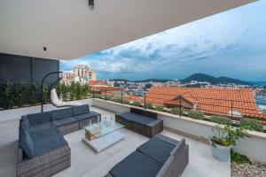 Galeriebild der Unterkunft Walking distance old town 120m2,garden,view,garage in Dubrovnik