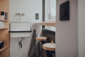 TV a/nebo společenská místnost v ubytování Cabane Urbaine 1 - centre