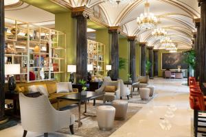 Гостиная зона в The Westin Palace, Milan