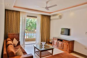 Televiisor ja/või meelelahutuskeskus majutusasutuses De Mandarin Beach Resort Suites & Villas, Candolim
