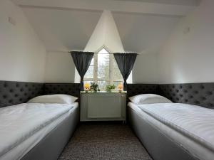 A bed or beds in a room at Hotel COLCHI