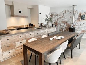 a kitchen with a wooden table and chairs at Hello Zeeland - Studio's Zuidstraat 1 in Domburg