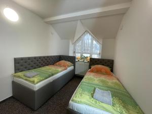 A bed or beds in a room at Hotel COLCHI