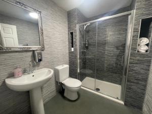 a bathroom with a toilet and a sink and a shower at Hosted By Ryan - Studio Apartment in Liverpool