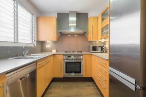 A kitchen or kitchenette at Canet beach 2
