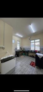 an empty room with a sink in the middle at Casa Harmony in Tanah Merah