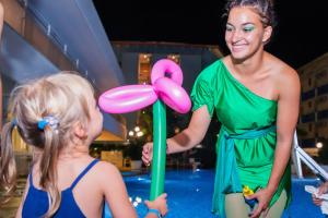 a woman standing next to a little girl in a pool at Hotel Loris - Valentini Family Village in Bellaria-Igea Marina