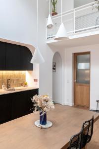 Cuisine ou kitchenette dans l'établissement Veeve - The Onyx Edit