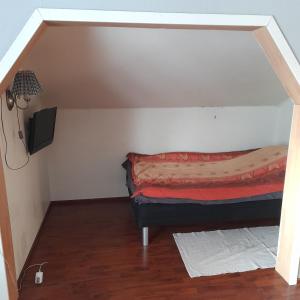 Ένα ή περισσότερα κρεβάτια σε δωμάτιο στο Omakotitalo ykspihlajassa 110m2