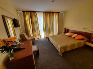 Postel nebo postele na pokoji v ubytování Hotel Veris + 34 fotografií