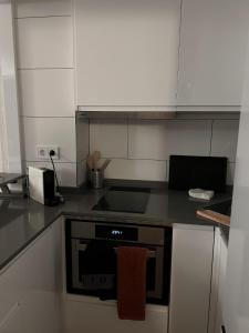 Kuchnia lub aneks kuchenny w obiekcie Casa Mercedes 2 bedroom apartment Where beach and city meet BY NAMASTE ELITE
