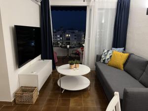 Część wypoczynkowa w obiekcie Casa Mercedes 2 bedroom apartment Where beach and city meet BY NAMASTE ELITE