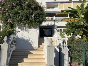 Zdjęcie z galerii obiektu Casa Mercedes 2 bedroom apartment Where beach and city meet BY NAMASTE ELITE w mieście Torremolinos