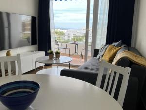 Część wypoczynkowa w obiekcie Casa Mercedes 2 bedroom apartment Where beach and city meet BY NAMASTE ELITE