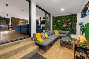 a living room with a couch and a green wall at Noble park in Zagreb