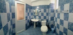 Koupelna v ubytování Hotel de Ksamil + 37 fotografií