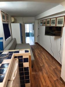 TV a/nebo společenská místnost v ubytování HOLIDAY HOME presso TERME DELLA ROTONDA