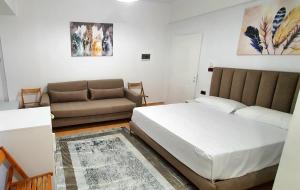 Postel nebo postele na pokoji v ubytování Hotel de Ksamil