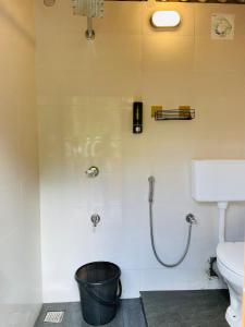 Vonios kambarys apgyvendinimo įstaigoje TENT LIFE