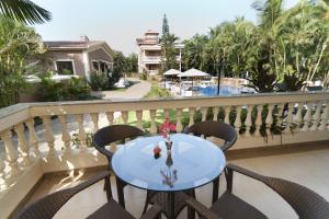 Rõdu või terrass majutusasutuses De Mandarin Beach Resort Suites & Villas, Candolim