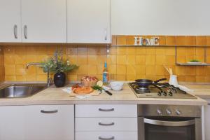 Kuchyňa alebo kuchynka v ubytovaní Charme Apartament Palamós