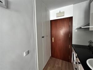 Kuchnia lub aneks kuchenny w obiekcie VER7 - ESTUDIO, Wifi, Fire Stick Amazon, Terraza, Vistas al mar, Piscina