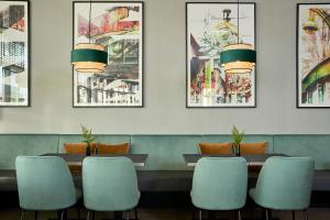 Ein Sitzbereich in der Unterkunft Leonardo Hotel Vienna City West