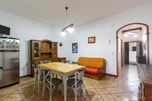 Η κουζίνα ή μικρή κουζίνα στο Casa Ulbia by BarbarHouse