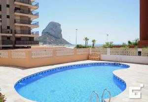 a swimming pool on a building with a view of the ocean at Apartamento Amatista 29A - Grupo Turis in Calpe