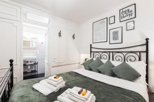 Una cama o camas en una habitación de Cozy loft Orsini Palace