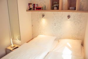 Llit o llits en una habitació de HB 7 - Hausboot Bad Bederkesa