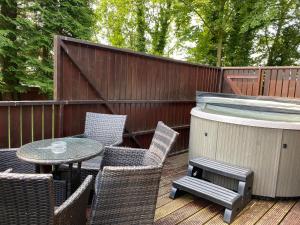 Fotografie z fotogalerie ubytování Birch Lodge 17 with Hot Tub v destinaci Newton Stewart