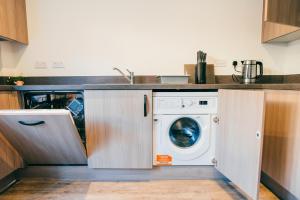 A kitchen or kitchenette at Oakley Place - Room B Deluxe Double Room