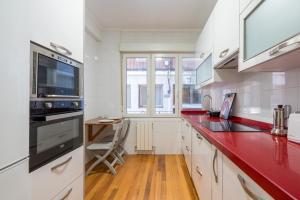 Kuchyňa alebo kuchynka v ubytovaní Ybarra apartment by People Rentals + 19 fotografií