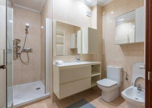 a bathroom with a toilet and a sink and a shower at Ybarra apartment by People Rentals in Bilbao