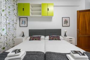 Posteľ alebo postele v izbe v ubytovaní Ybarra apartment by People Rentals