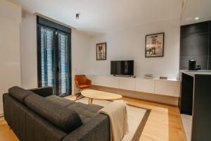 TV a/nebo společenská místnost v ubytování tuGuest Obispo Apartment