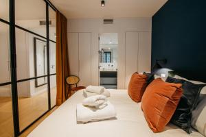 Postel nebo postele na pokoji v ubytování tuGuest Obispo Apartment