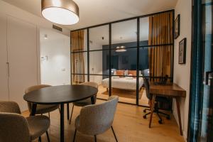 Postel nebo postele na pokoji v ubytování tuGuest Obispo Apartment
