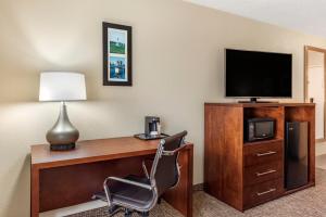 Μια τηλεόραση ή/και κέντρο ψυχαγωγίας στο Comfort Inn & Suites Middletown - Franklin