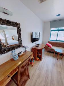 a living room with a mirror on the wall at Blue Sea Inn in Eluan