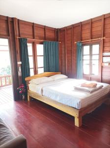 Postel nebo postele na pokoji v ubytování Baan Ja Da Garden house