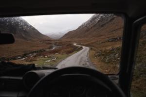 una vista de la carretera desde la ventana delantera de un vehículo en Land Rover Defender Luxury Camper, en Morpeth
