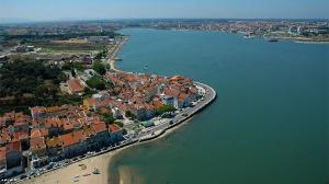 an aerial view of a town on a beach at Casa Terra Cota - Seixal in Amora