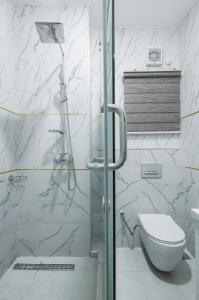 Ванна кімната в BKT Cribs - Apartments & Suites